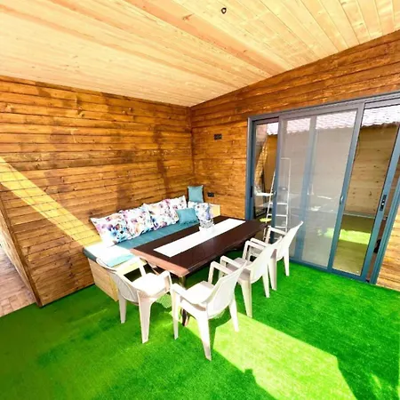 еко къщи градина Holiday park Chernomorets