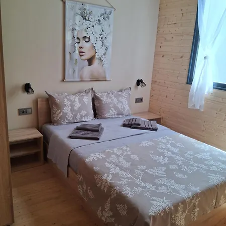 Holiday park еко къщи градина Chernomorets